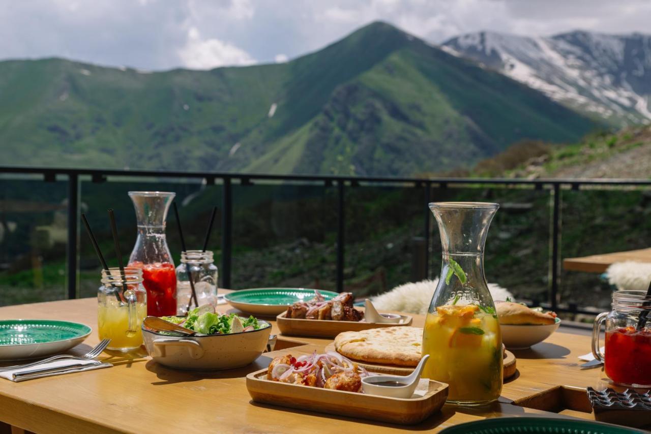 Gudauri Lodge Exterior photo A typical Georgian table